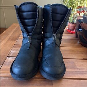 UGG Women’s Black Zipper Boots - Size 8